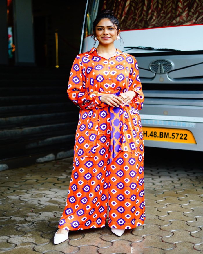 mrunal thakur 2